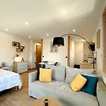 L\'Albigny - Lovely Studio - 150 M Beach